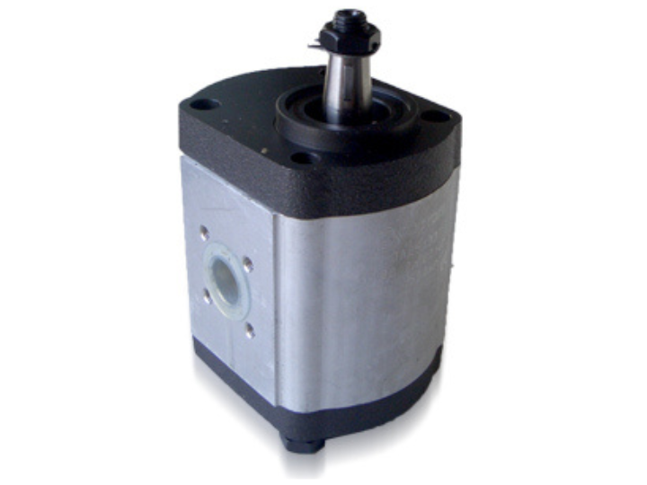 Hidraulička pumpa AL10681 za traktor John Deere 510-710